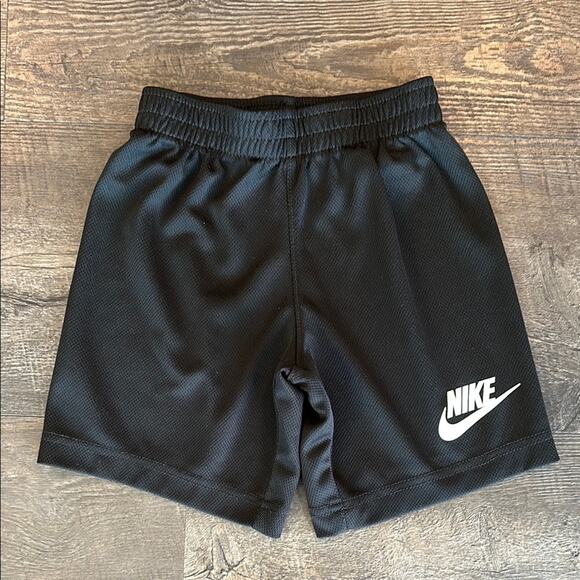 Nike size 5 Black Performance Mesh Shorts - Picture 1 of 4
